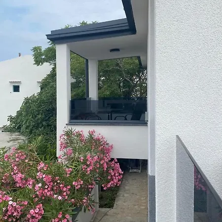 Apartment A&s